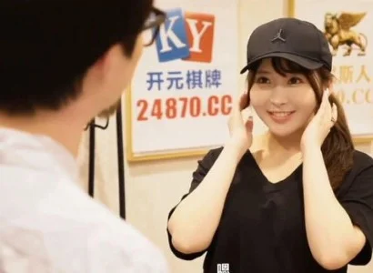 Em nhân viên giao hàng dễ tính trong suốt quá trình