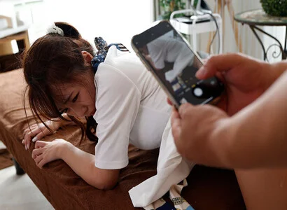 Khi đi triệt lông liền nện luôn