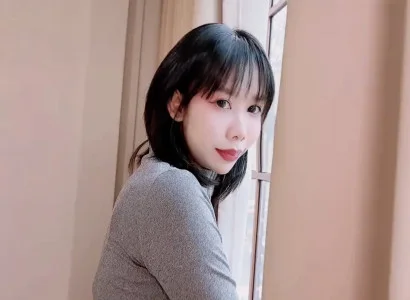Cô nàng lồn múp xinh tươi muốn thuê nhà rồi địt với chủ ngay