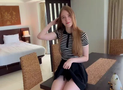 Anh chàng cô đơn đi nghỉ rủ lễ tân đi chén