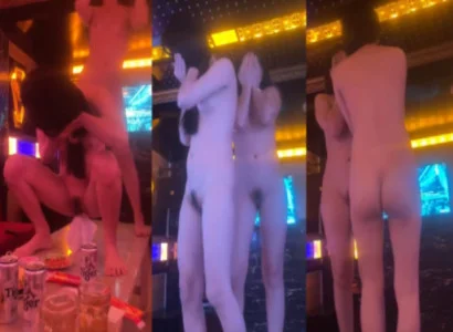 Cô gái phô diễn điệu múa thoát y nóng bỏng chốn karaoke